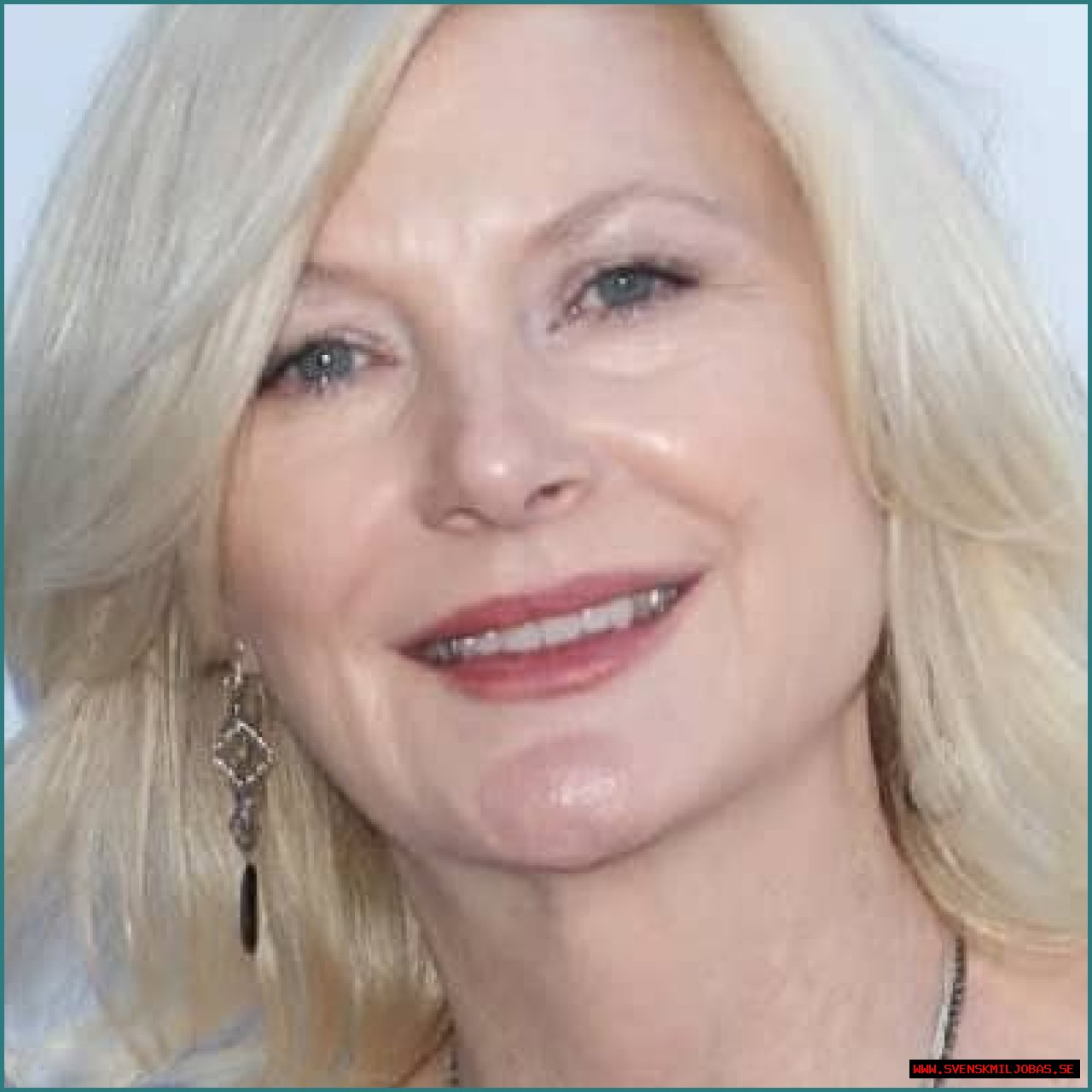 Beth Broderick - Bio, Age, Career, Net Worth, Height, Facts